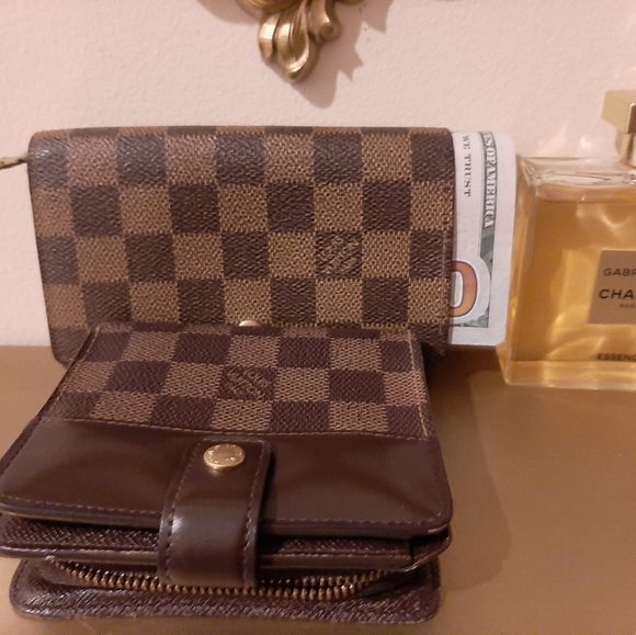 Authentic Louis Vuitton used Medium wallet. - Picture 5 of 9